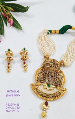 Antique  jewellery.    ( short set)