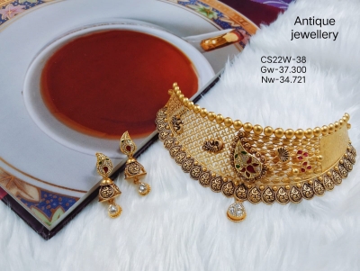 Antique  jewellery.   Choker